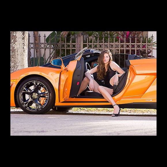 CJ - TRENDSPOTTERS MAGAZINE DIRECTOR & Poshaholic - Picture 11 of 14